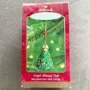 Hallmark Angel-Blessed Tree Keepsake Ornament 2000 Christmas Holiday